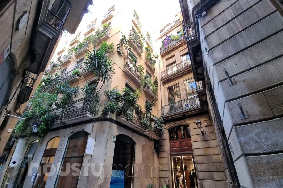 Exterior view of Planta baja for sale in  Barcelona Capital  with Air Conditioner