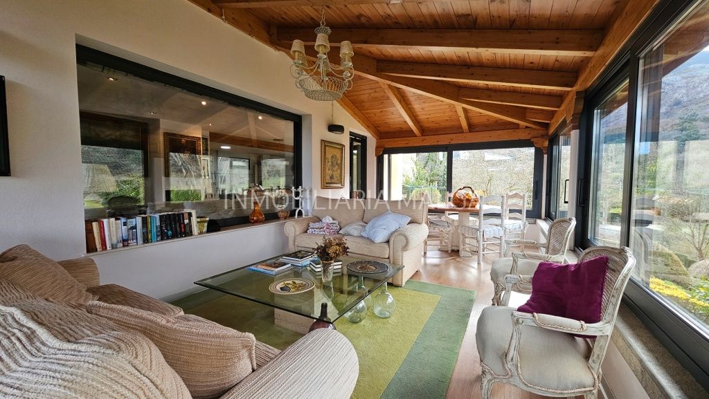 Sala d'estar de Casa o xalet en venda en Colunga amb Calefacció, Jardí privat i Parquet