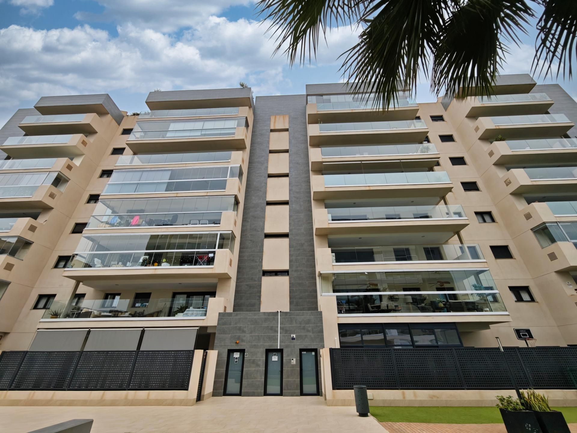 Vista exterior de Pis en venda en  Almería Capital amb Aire condicionat, Calefacció i Jardí privat