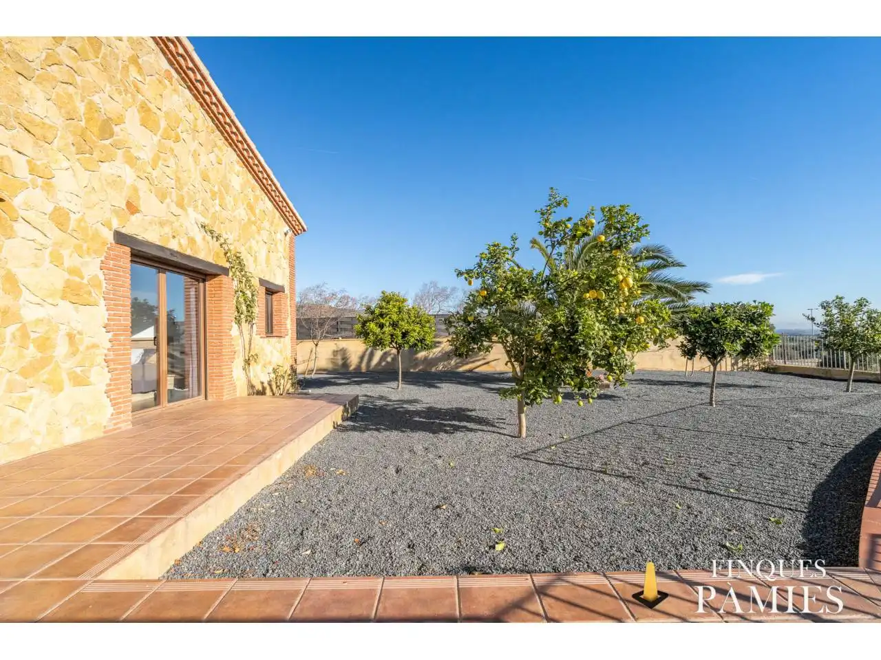 Vista exterior de Casa o xalet en venda en Vilanova d'Escornalbou amb Aire condicionat, Calefacció i Jardí privat
