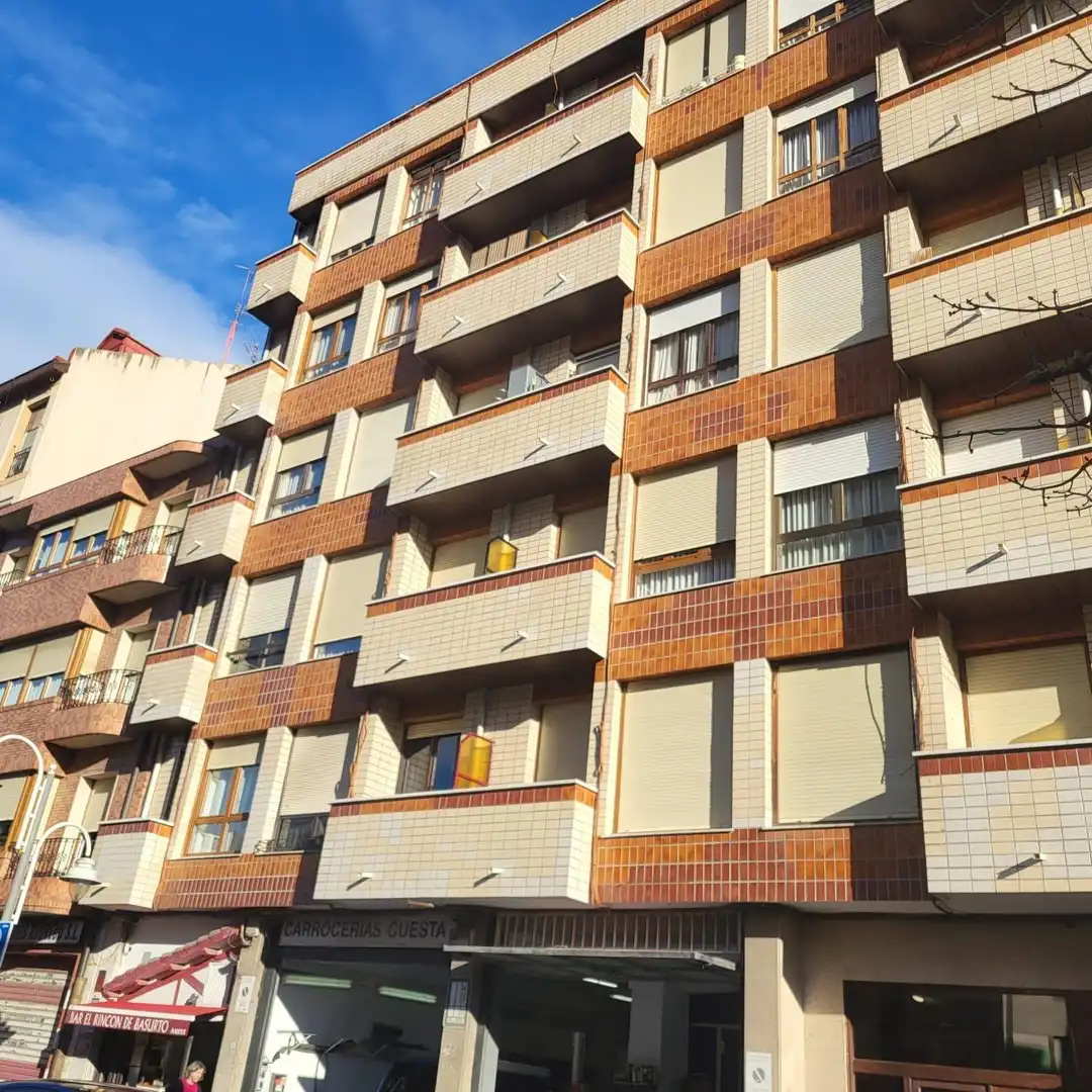 Vista exterior de Piso en venta en Bilbao  con Calefacción y Balcón