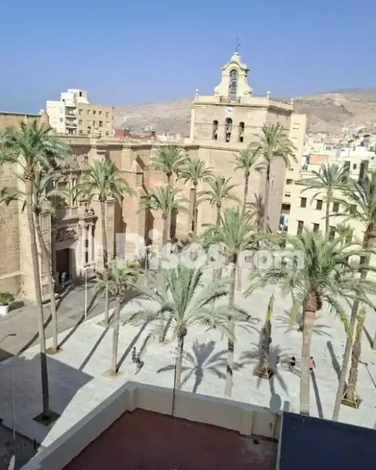 Vista exterior de Ático de alquiler en Almería con Amueblado