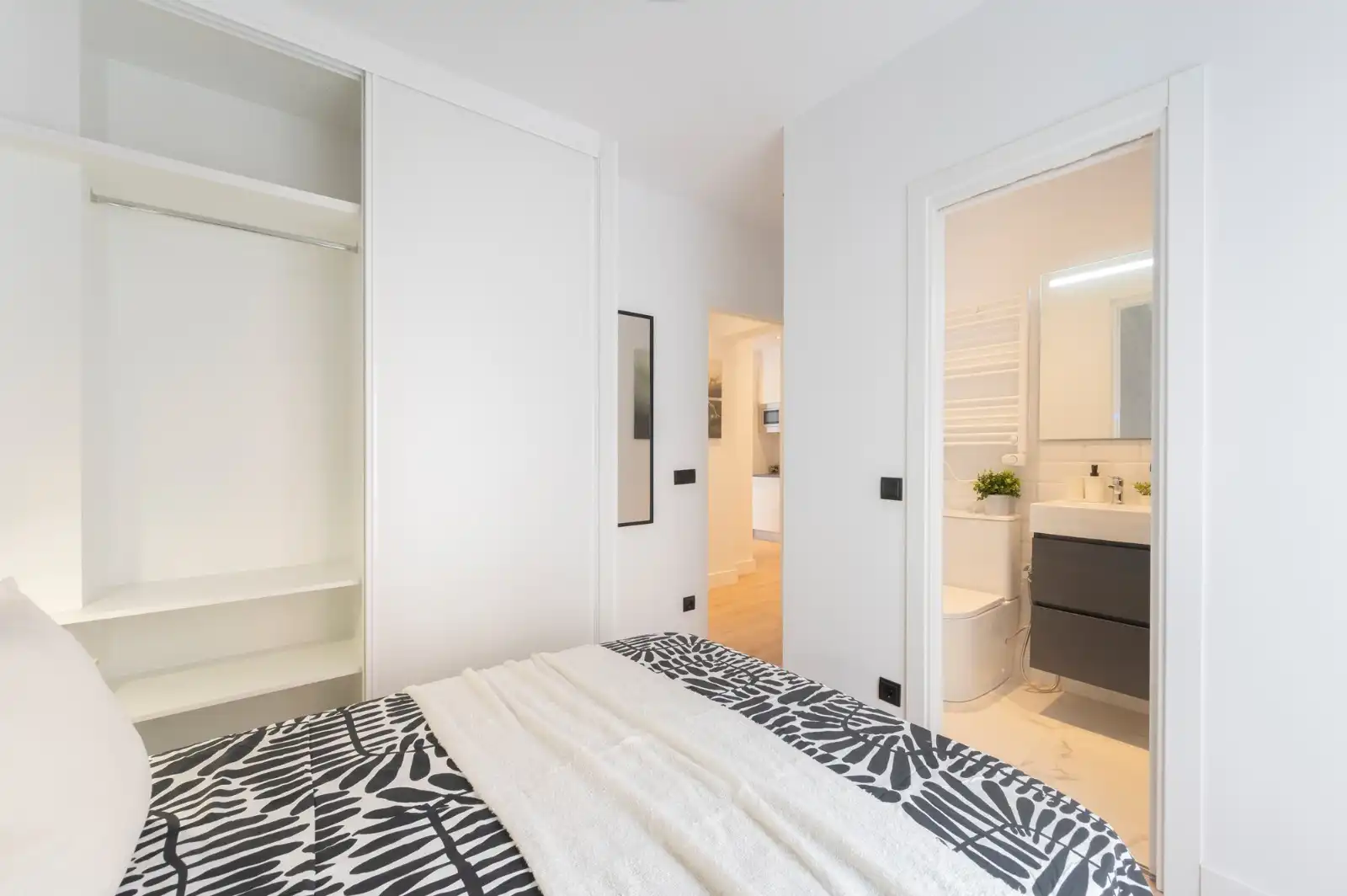 Schlafzimmer von Wohnung zur Miete in Madrid mit Klimaanlage, Heizung und Parkett