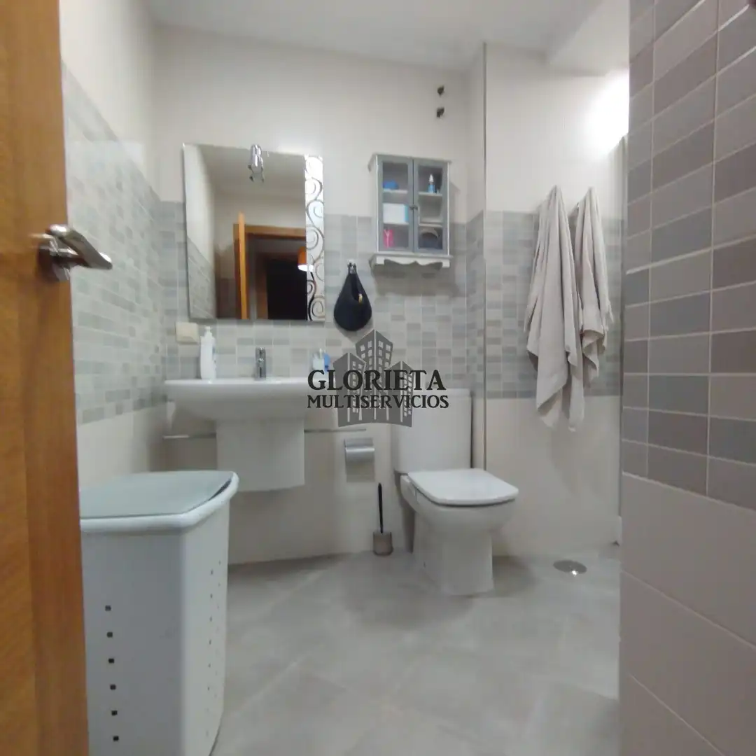 Bany de Casa o xalet en venda en Vigo  amb Calefacció, Terrassa i Traster