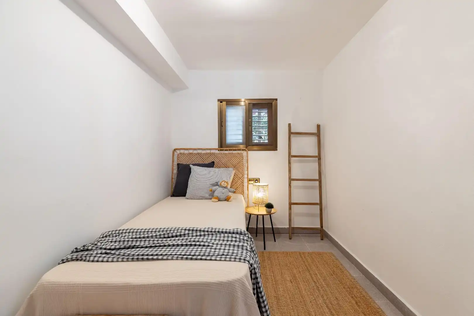 Habitación de Casa adosada en venta en Paterna con Calefacción, Jardín privado y Terraza