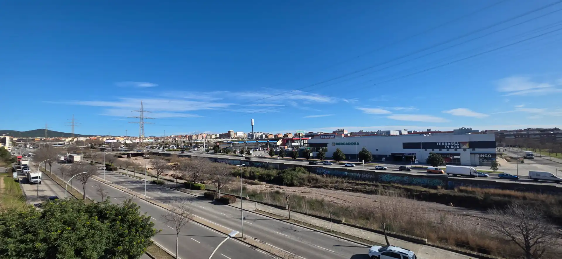 Vista exterior de Casa o chalet en venta en Terrassa con Aire acondicionado, Terraza y Balcón