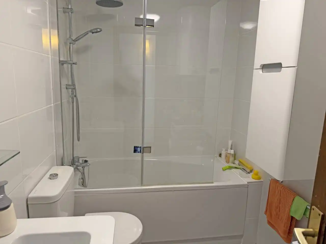 Bathroom of Flat for sale in L'Escala  with Terrace, Furnished and Community pool