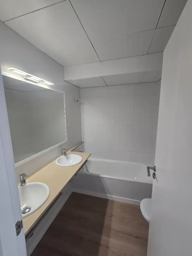 Badezimmer von Wohnung zum Verkauf in Vandellòs i l'Hospitalet de l'Infant mit Klimaanlage, Heizung und Privatgarten