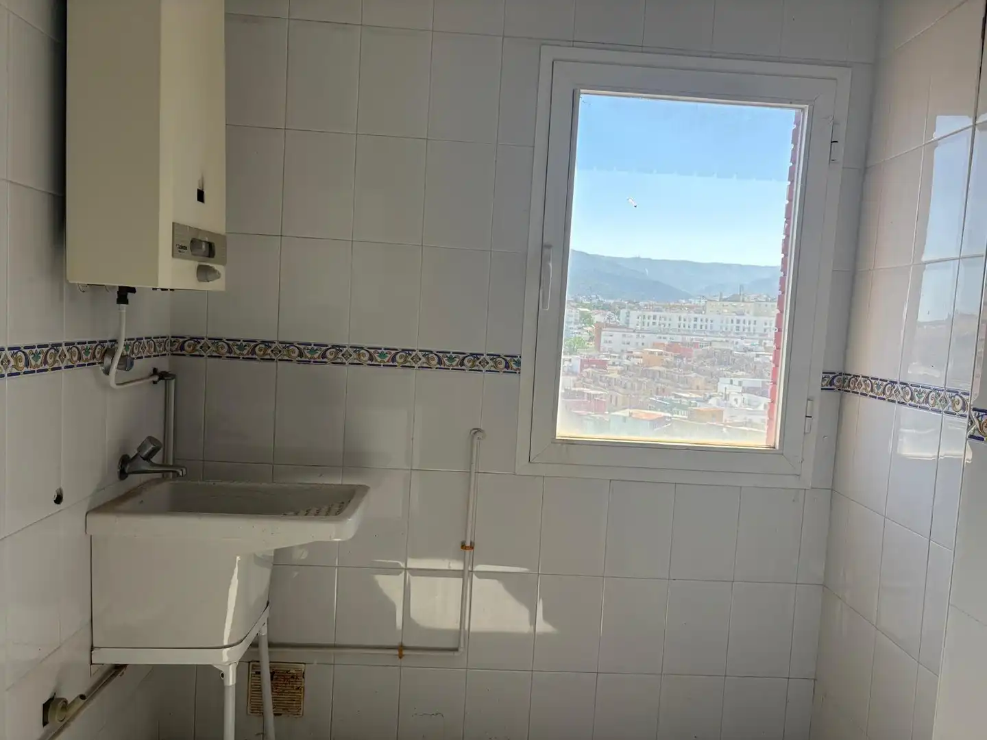 Bathroom of Flat for sale in Algeciras