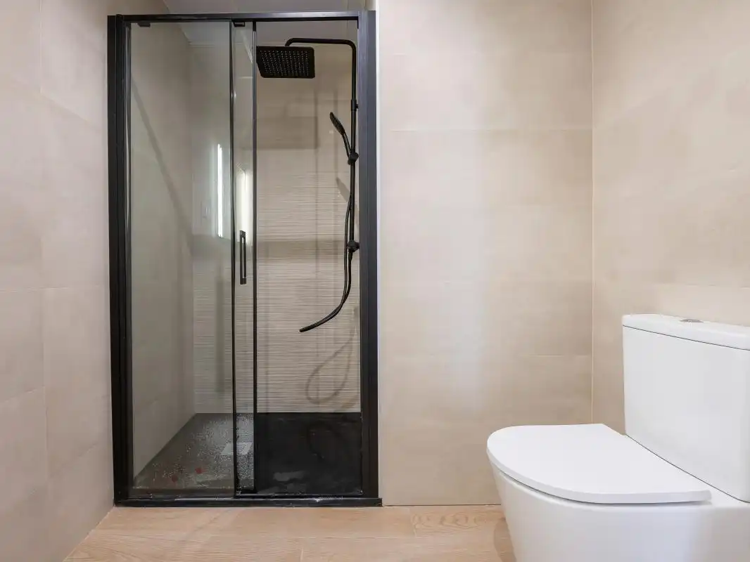Bathroom of Ground floor for sale in Madrid  with Air Conditioner and Heating