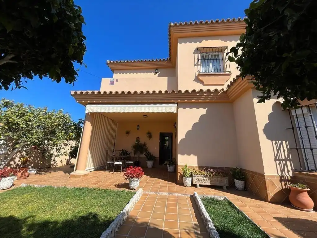 Vista exterior de Casa o chalet en venta en Chiclana de la Frontera con Jardín privado, Terraza y Trastero