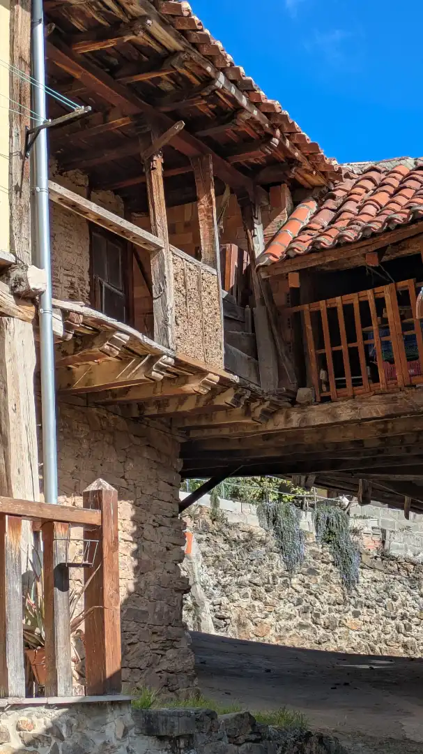 Vista exterior de Casa adosada en venta en Vega de Liébana con Terraza