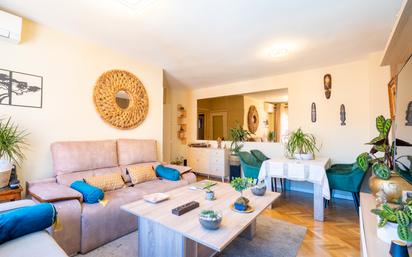 Living room of Flat for sale in  Madrid Capital  with Heating, Storage room and Community pool