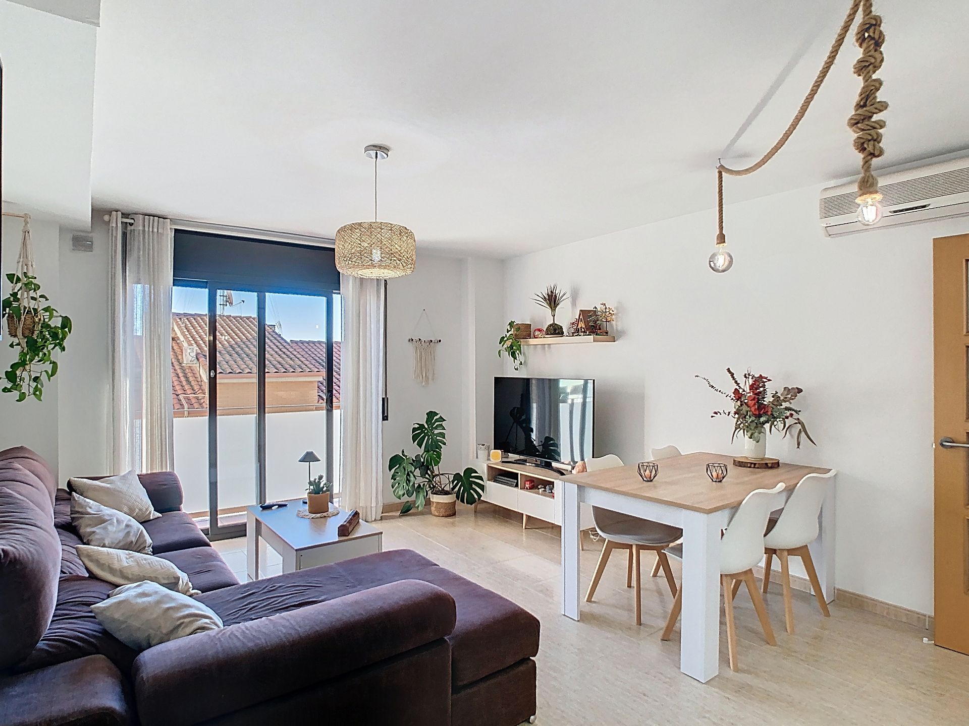Living room of Flat for sale in Parets del Vallès  with Air Conditioner, Heating and Balcony