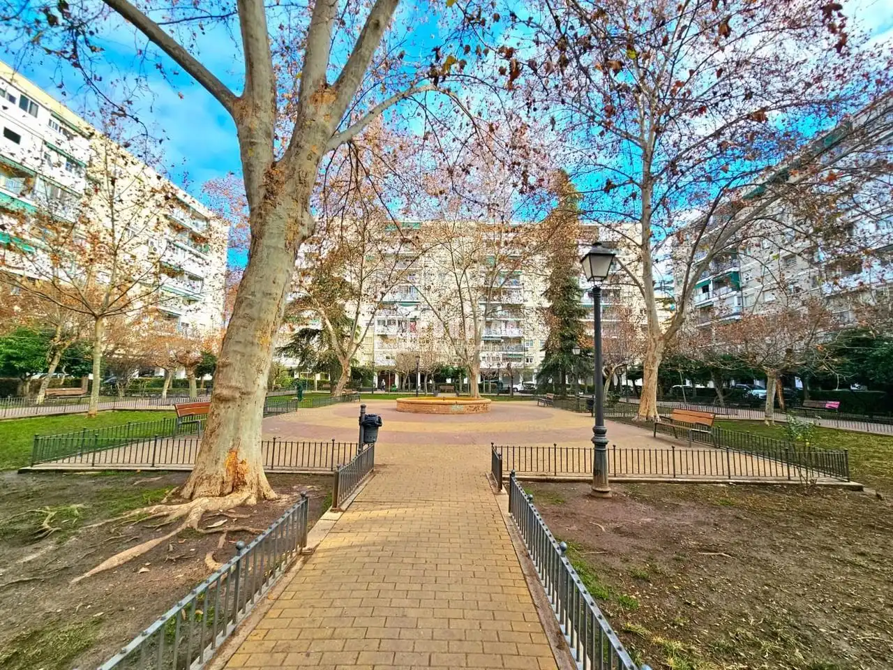 Vista exterior de Local de lloguer en Alcalá de Henares amb Aire condicionat