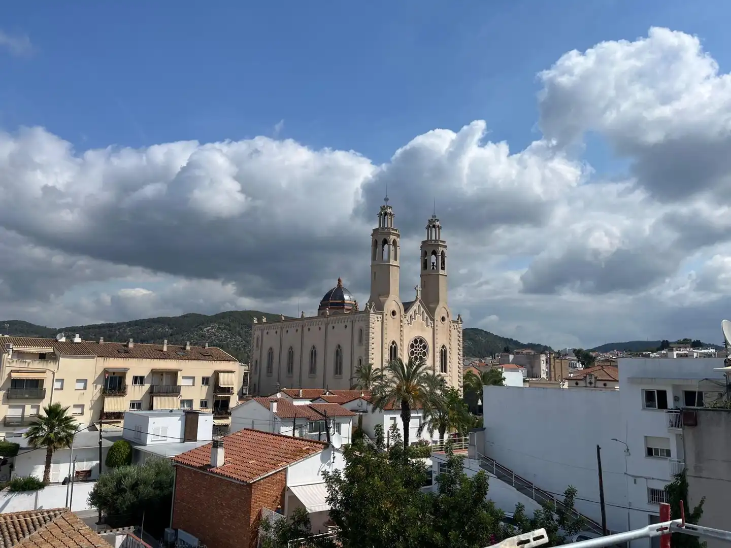 Vista exterior de Piso en venta en Sant Pere de Ribes con Calefacción, Terraza y Balcón