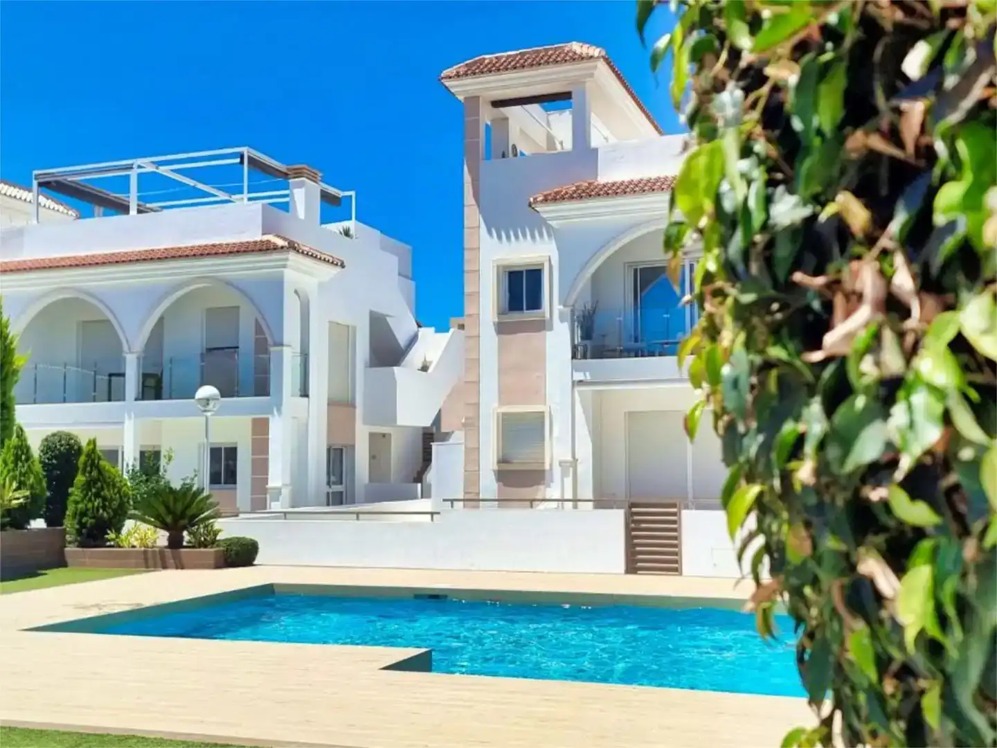 Vista exterior de Pis en venda en Rojales amb Aire condicionat, Piscina i Balcó