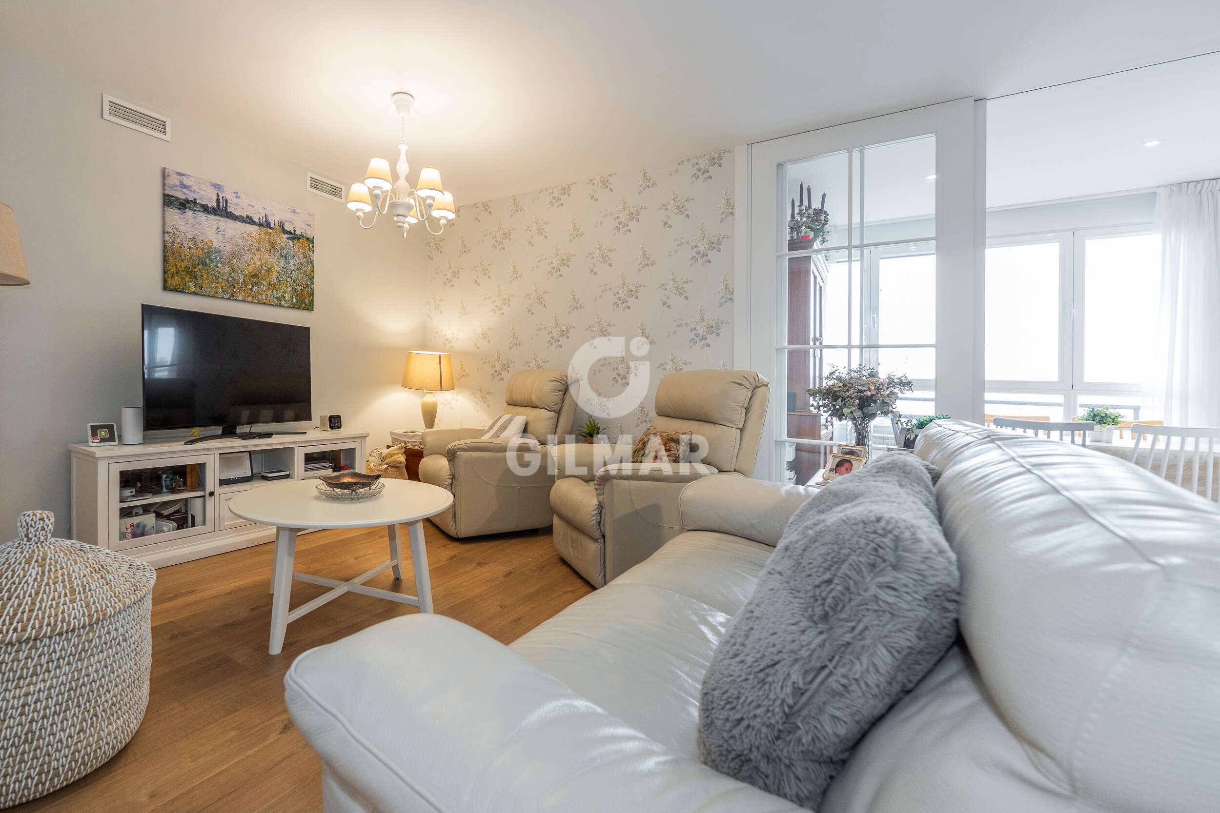 Sala de estar de Piso en venta en  Madrid Capital con Calefacción, Jardín privado y Trastero