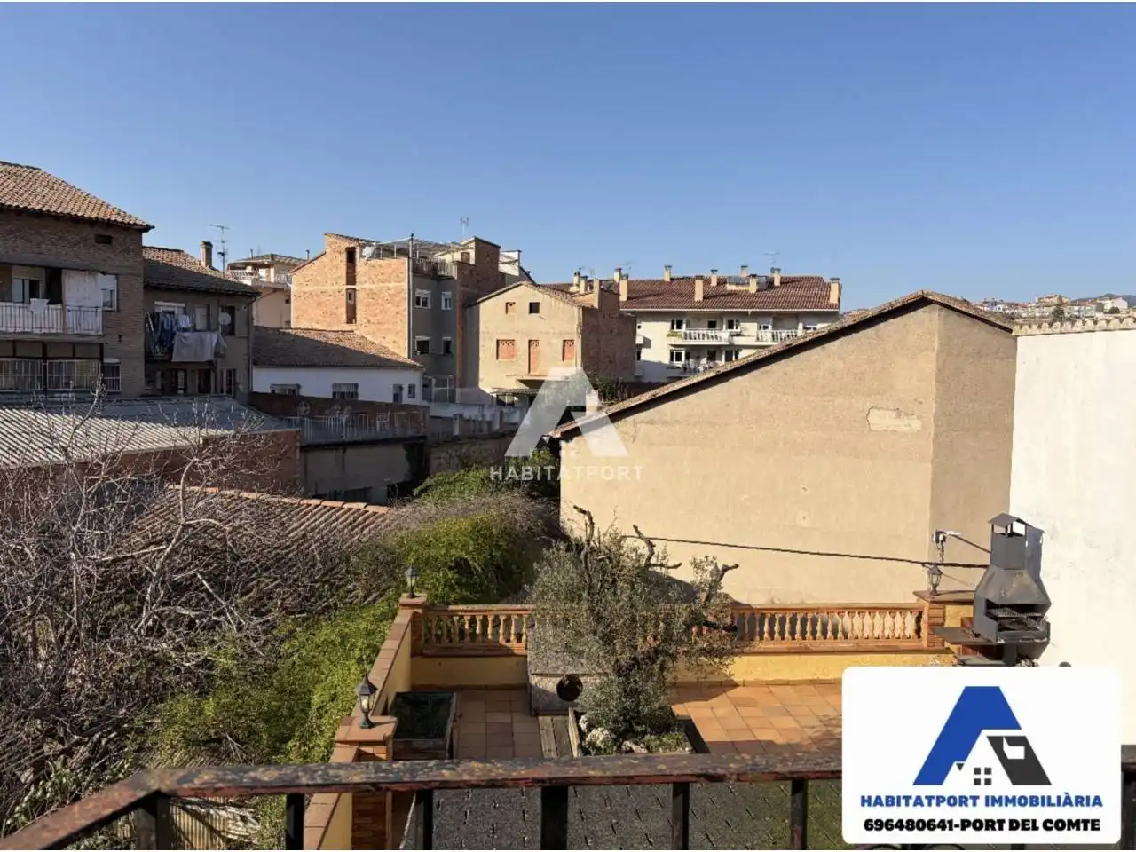 Vista exterior de Dúplex en venda en Gironella amb Terrassa i Balcó