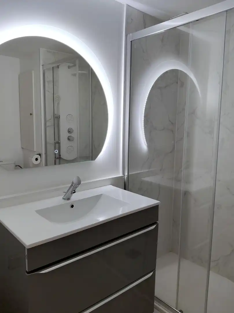 Badezimmer von Loft zum Verkauf in Roses mit Klimaanlage, Terrasse und Möbliert