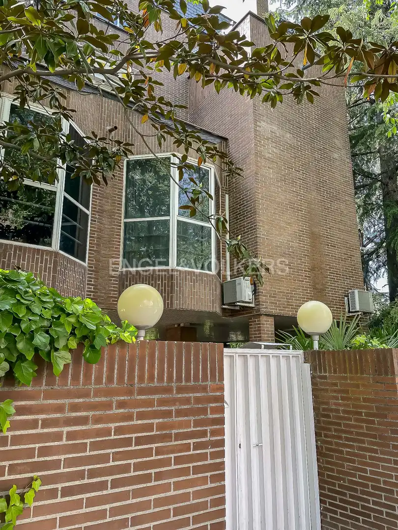Vista exterior de Pis de lloguer en Madrid amb Aire condicionat, Calefacció i Jardí privat