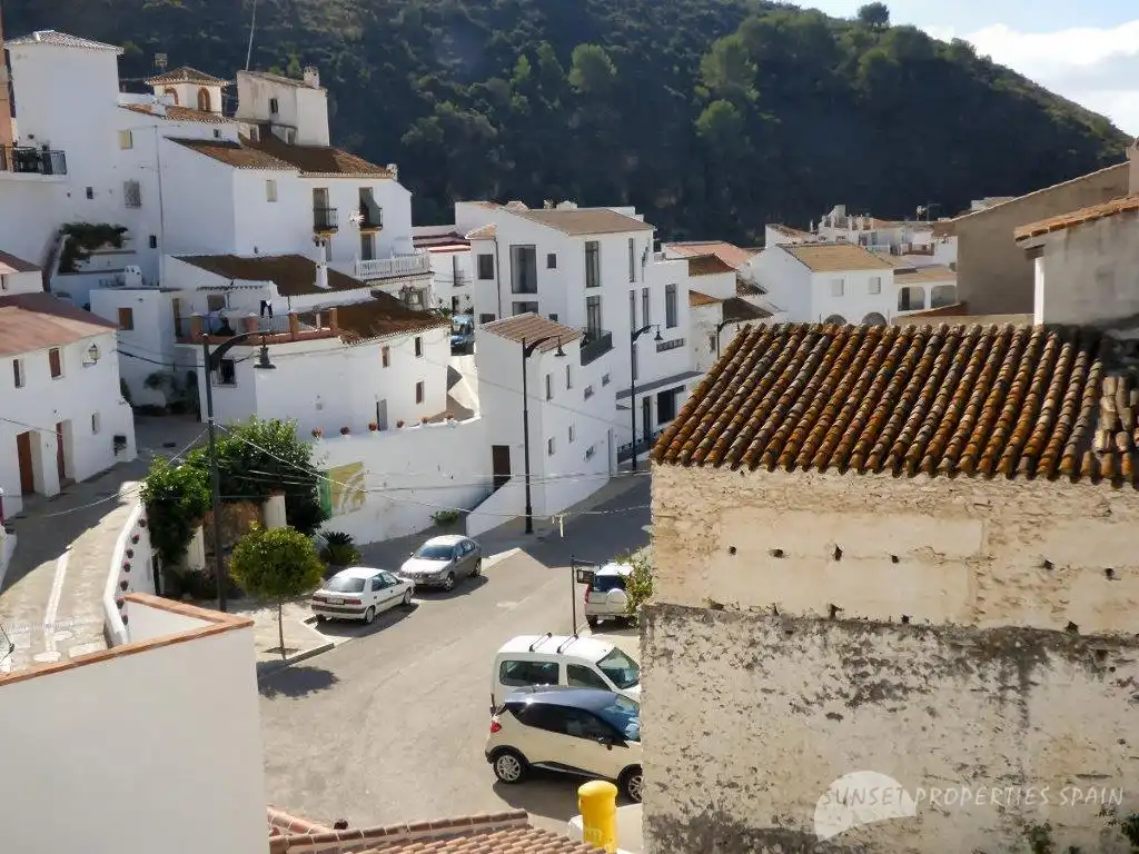 Vista exterior de Casa adosada en venda en Salares amb Terrassa