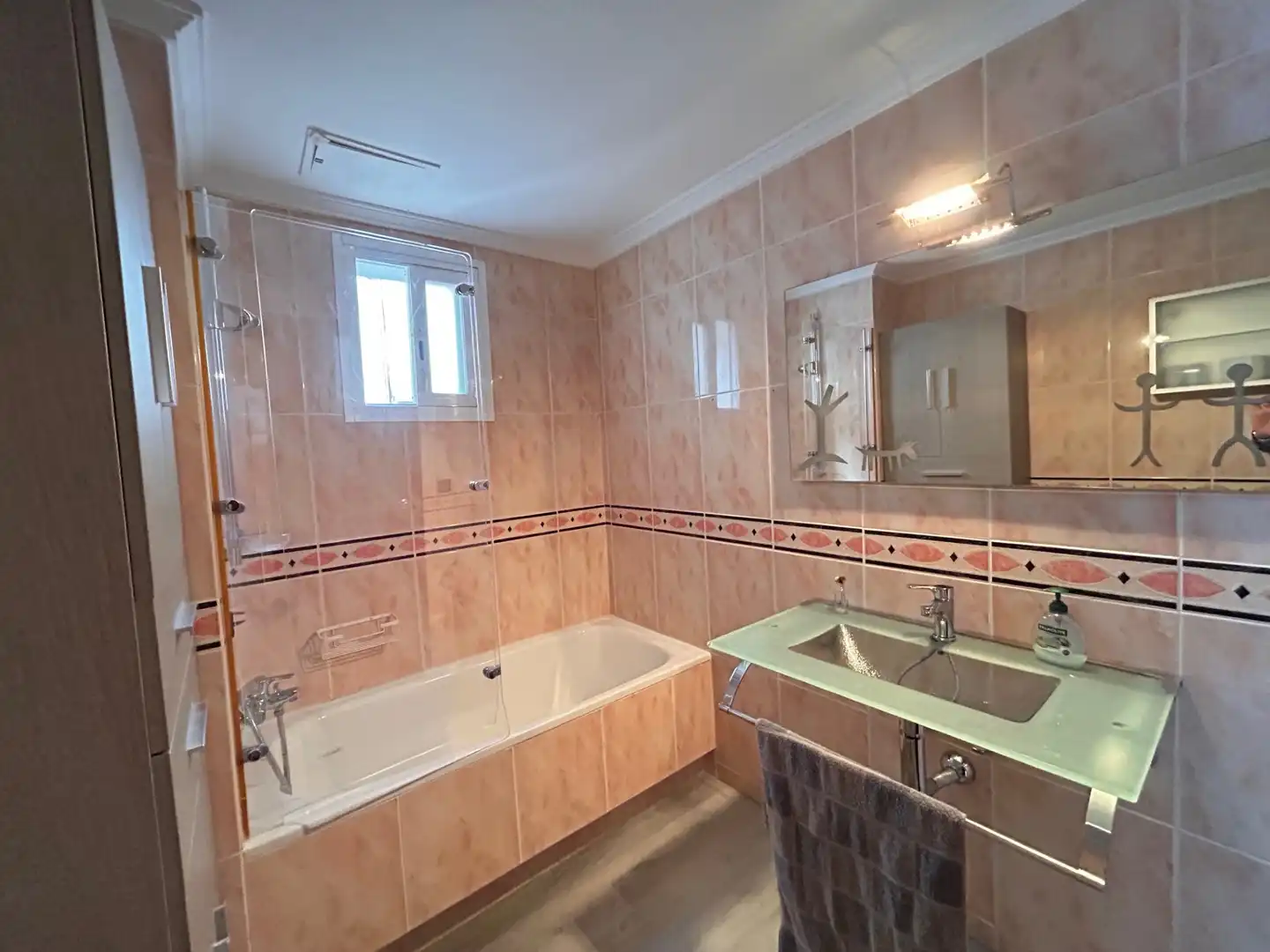 Baño de Piso en venta en Reus con Amueblado, Horno y Lavadora