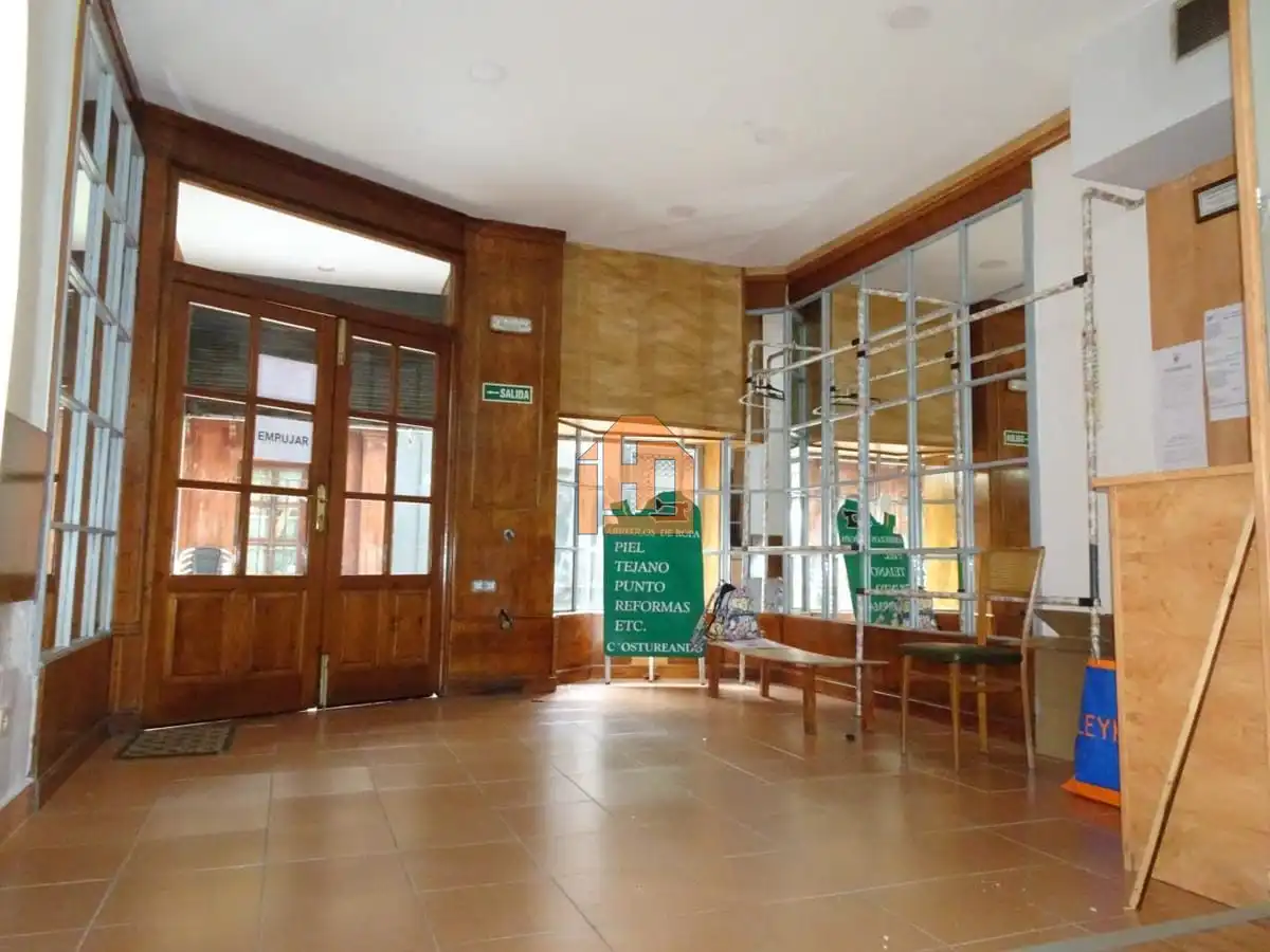 Local comercial en alquiler en Calle Burgo Nuevo 8 24001 Leon