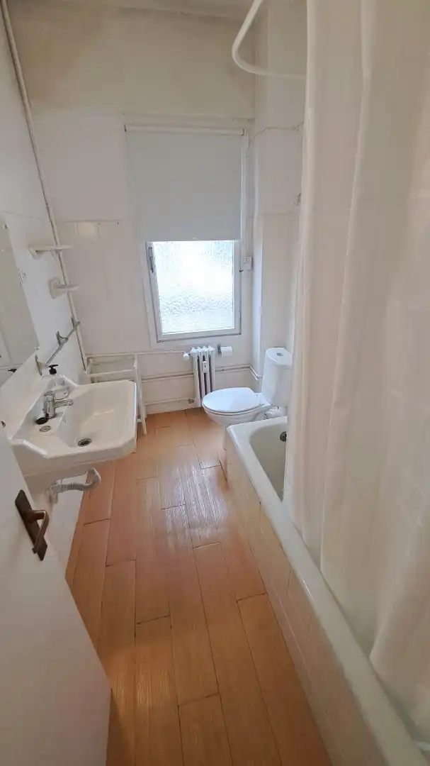 Badezimmer von Wohnung zum Verkauf in Bilbao  mit Heizung und Balkon