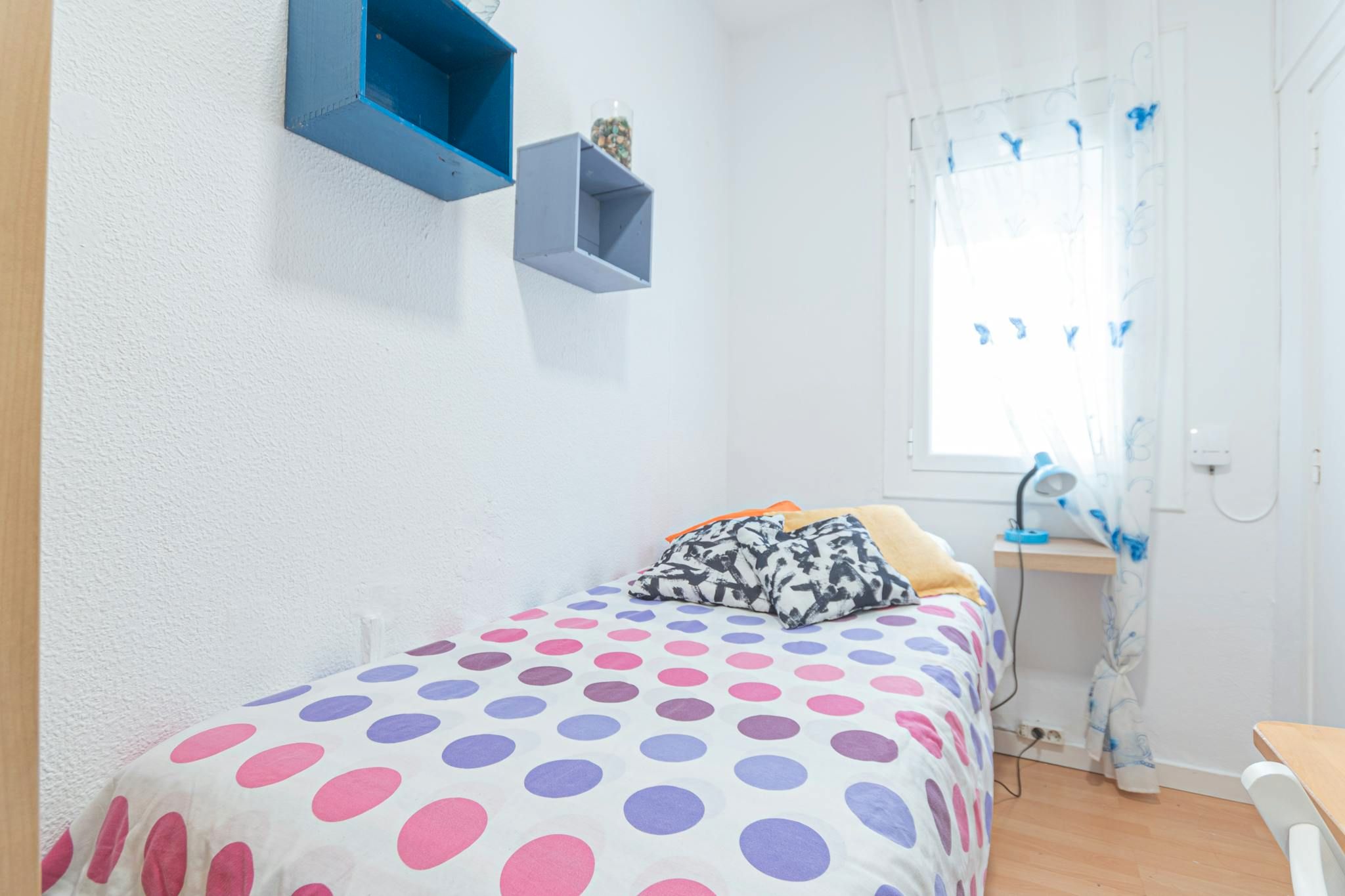 Bedroom of Flat to share in  Barcelona Capital  with Heating, Furnished and Washing machine