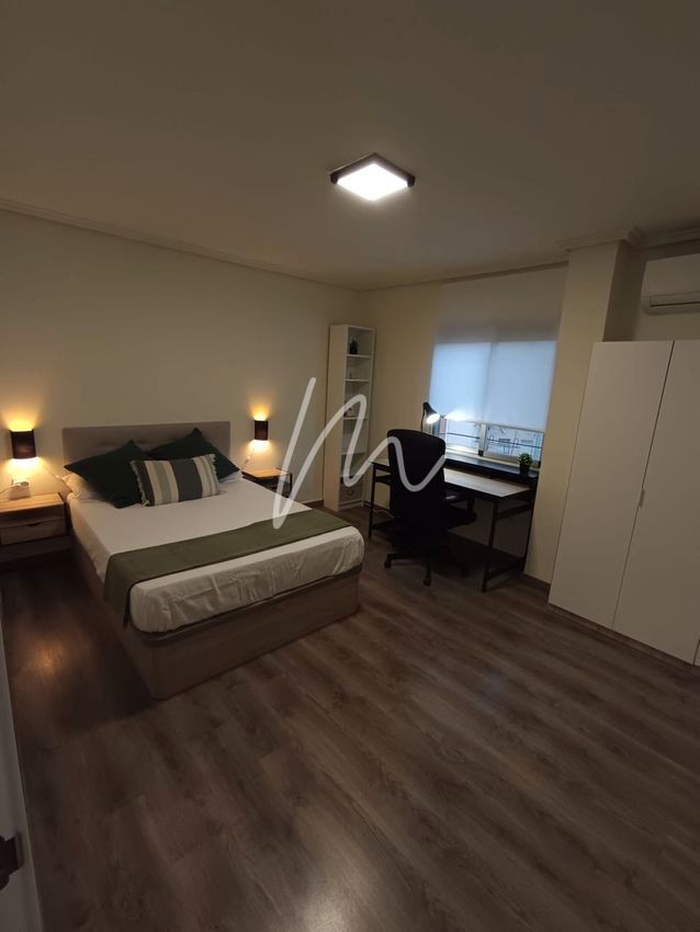 Dormitori de Pis de lloguer en  Valencia Capital amb Aire condicionat, Parquet i Moblat