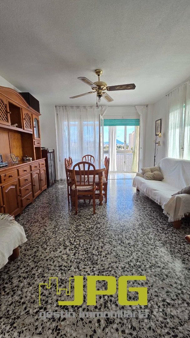 Menjador de Pis en venda en El Campello amb Aire condicionat, Terrassa i Moblat