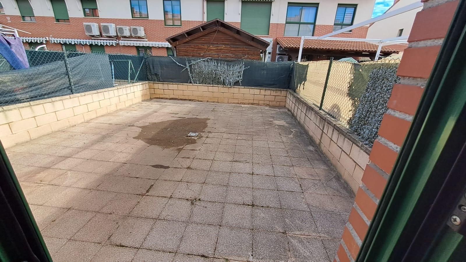 Single-family semi-detached to rent in Santa Isabel