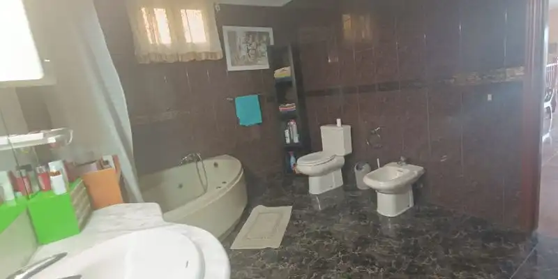 Bany de Casa o xalet en venda en Arucas amb Terrassa, Traster i Moblat