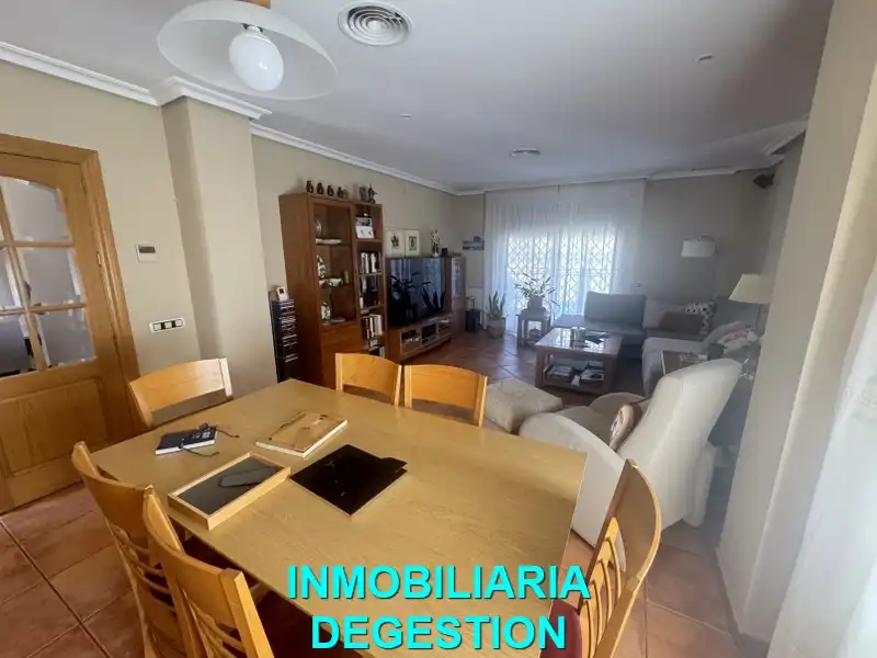 Casa adosada en venta en Linarejos