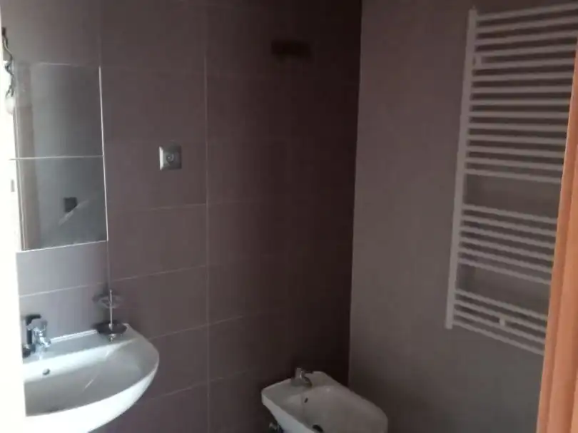 Bathroom of Flat for sale in Garrafe de Torío