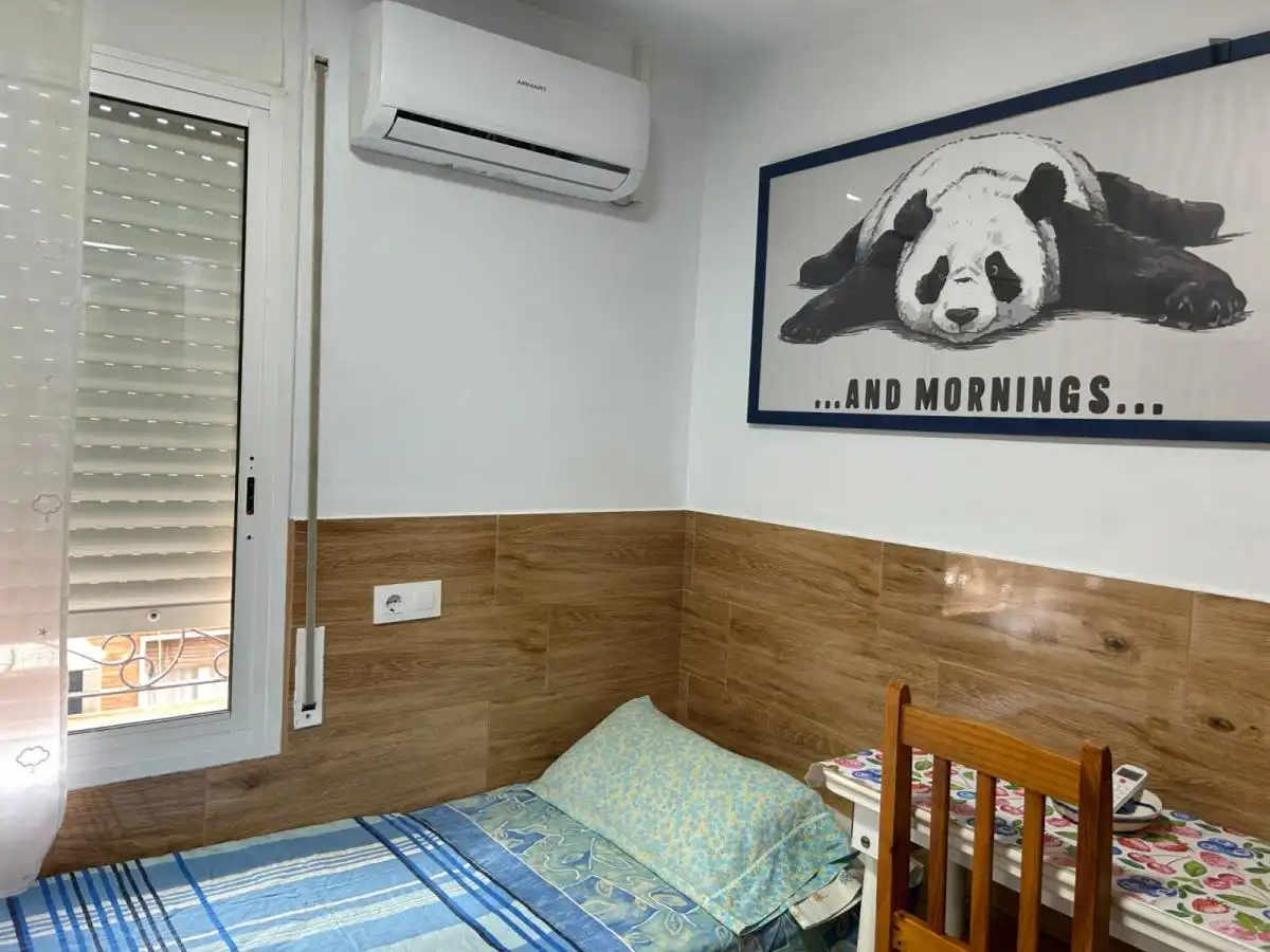 Habitación de Estudio de alquiler en L'Hospitalet de Llobregat con Aire acondicionado, Calefacción y Amueblado