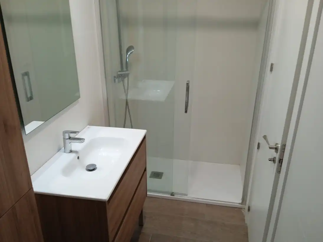 Bathroom of Ground floor for sale in Madrid  with Heating, Furnished and Washing machine