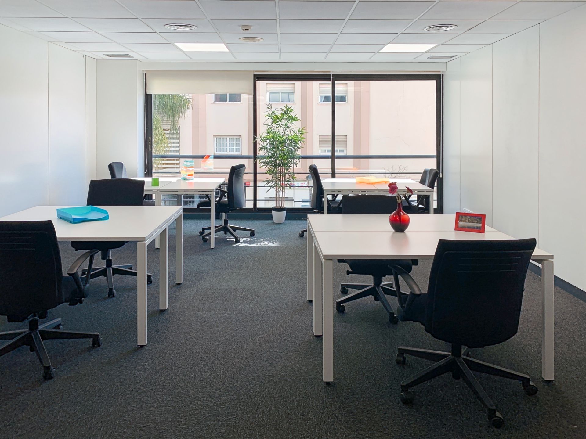 Büro zur Miete in Marbella mit Klimaanlage, Heizung und Möbliert