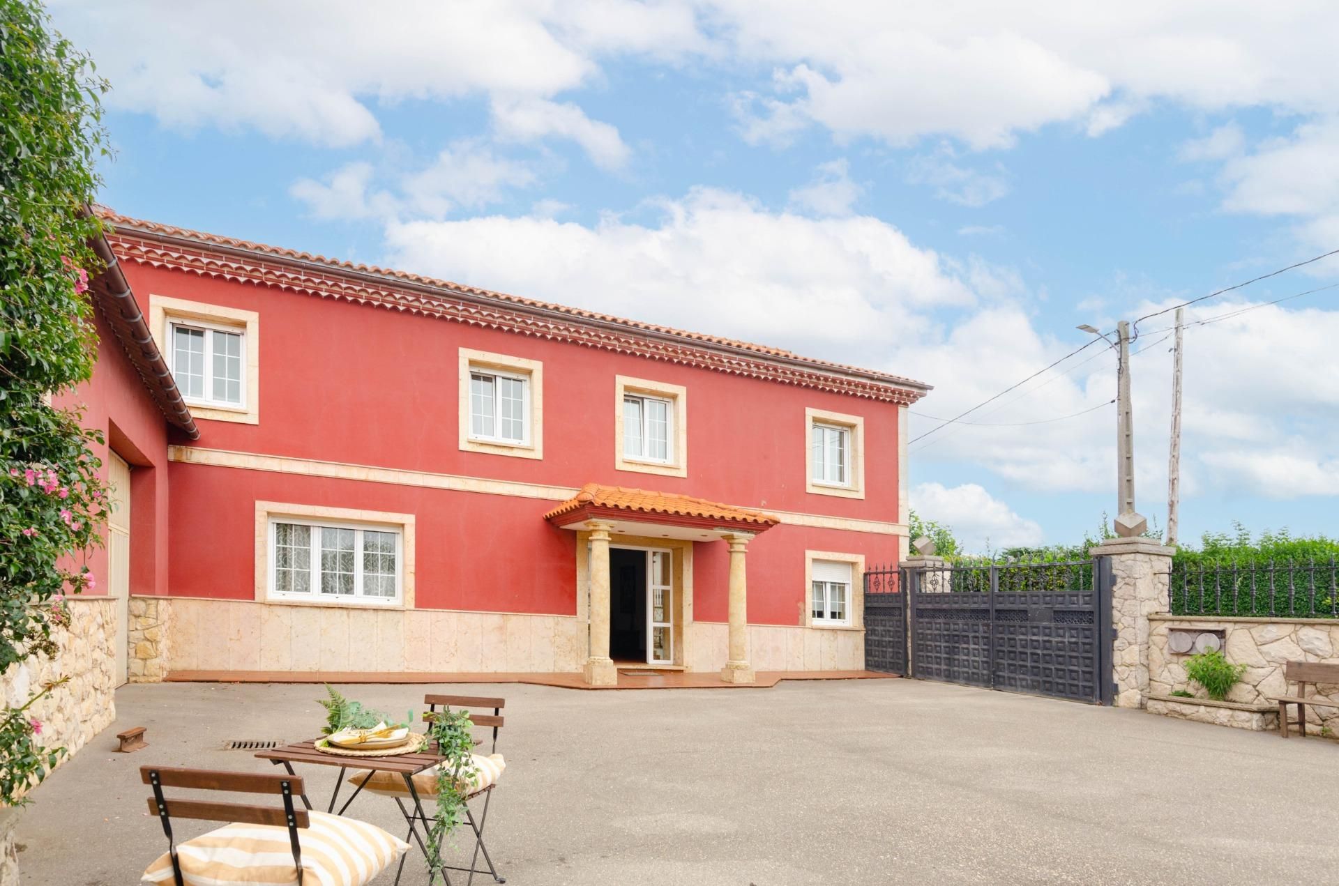 Vista exterior de Casa o xalet en venda en Gozón amb Calefacció i Jardí privat