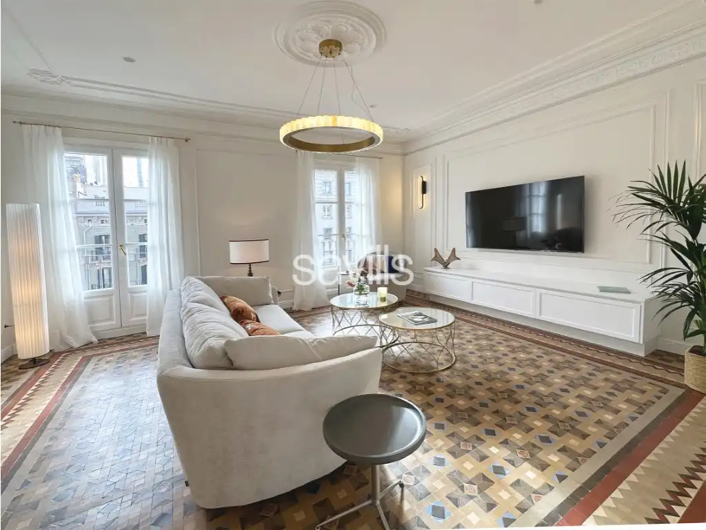 Apartment with lift for sale in Eixample