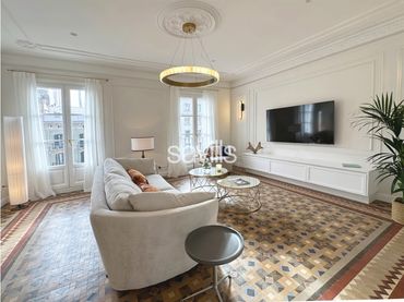 Apartment with lift for sale in Eixample