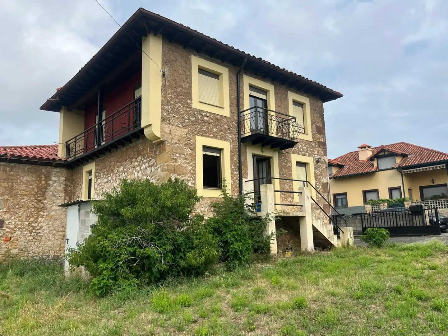 Vista exterior de Casa o xalet en venda en Camargo amb Calefacció, Jardí privat i Traster