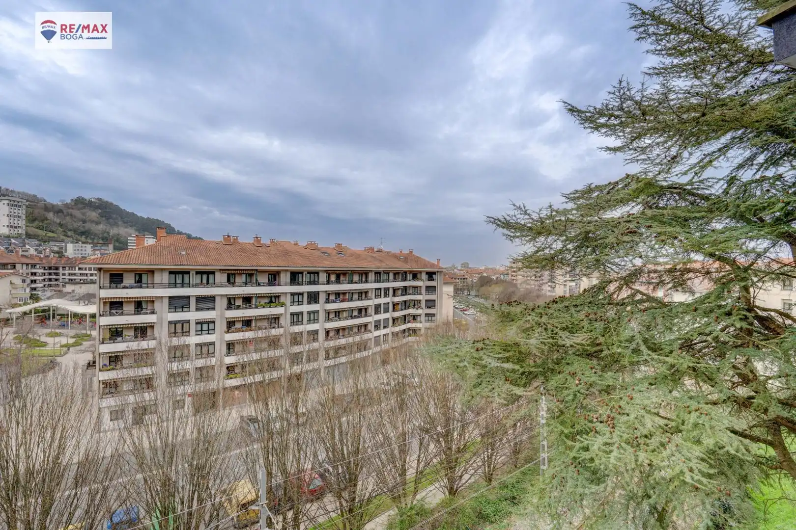 Außenansicht von Wohnung zum Verkauf in Zarautz mit Privatgarten