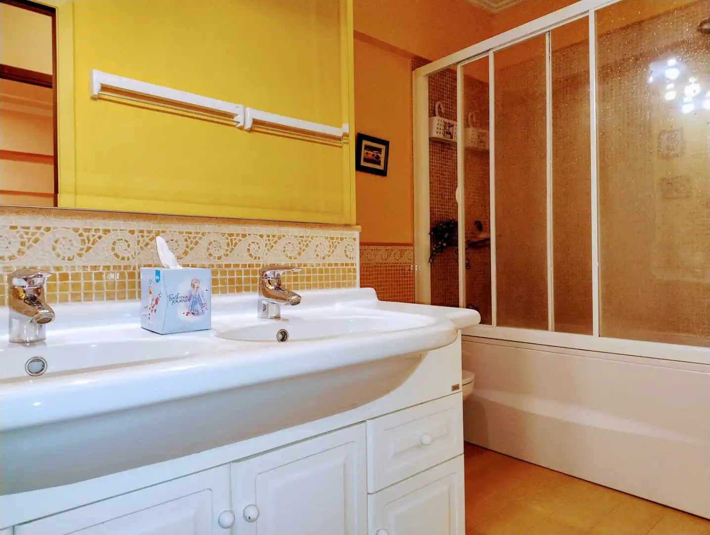 Bathroom of Flat for rent in Santiago de Compostela   with Heating, Furnished and Oven