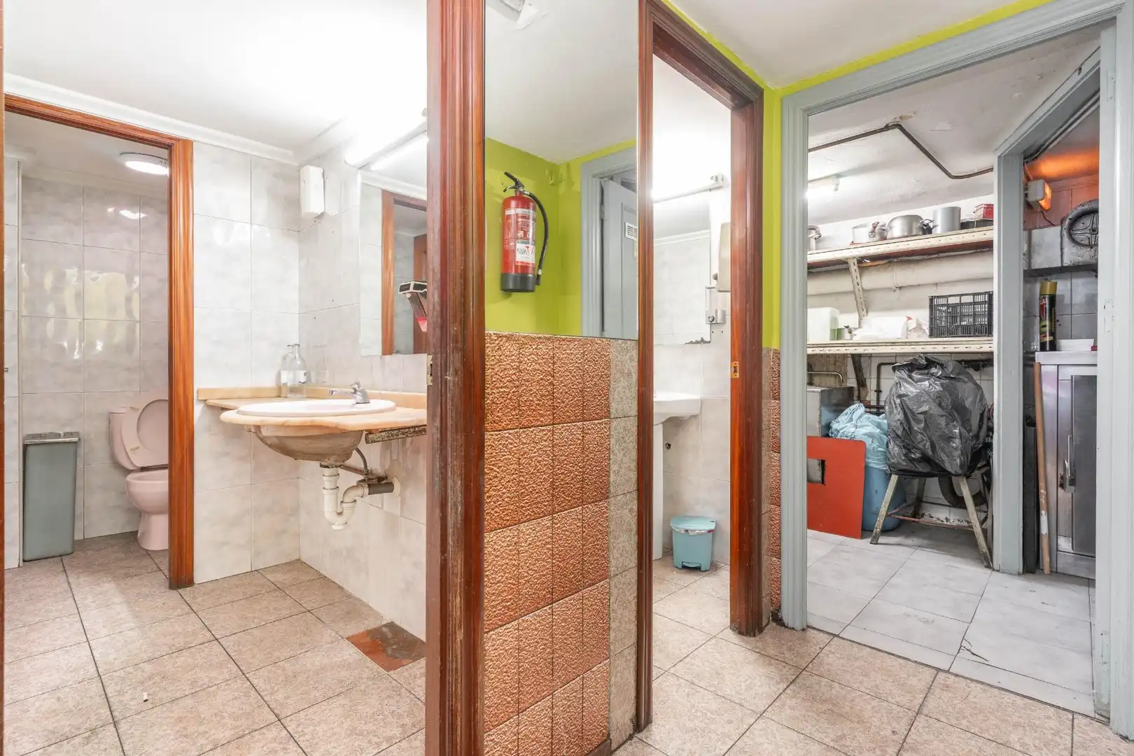 Bathroom of Commercial properties for sale in Oviedo 