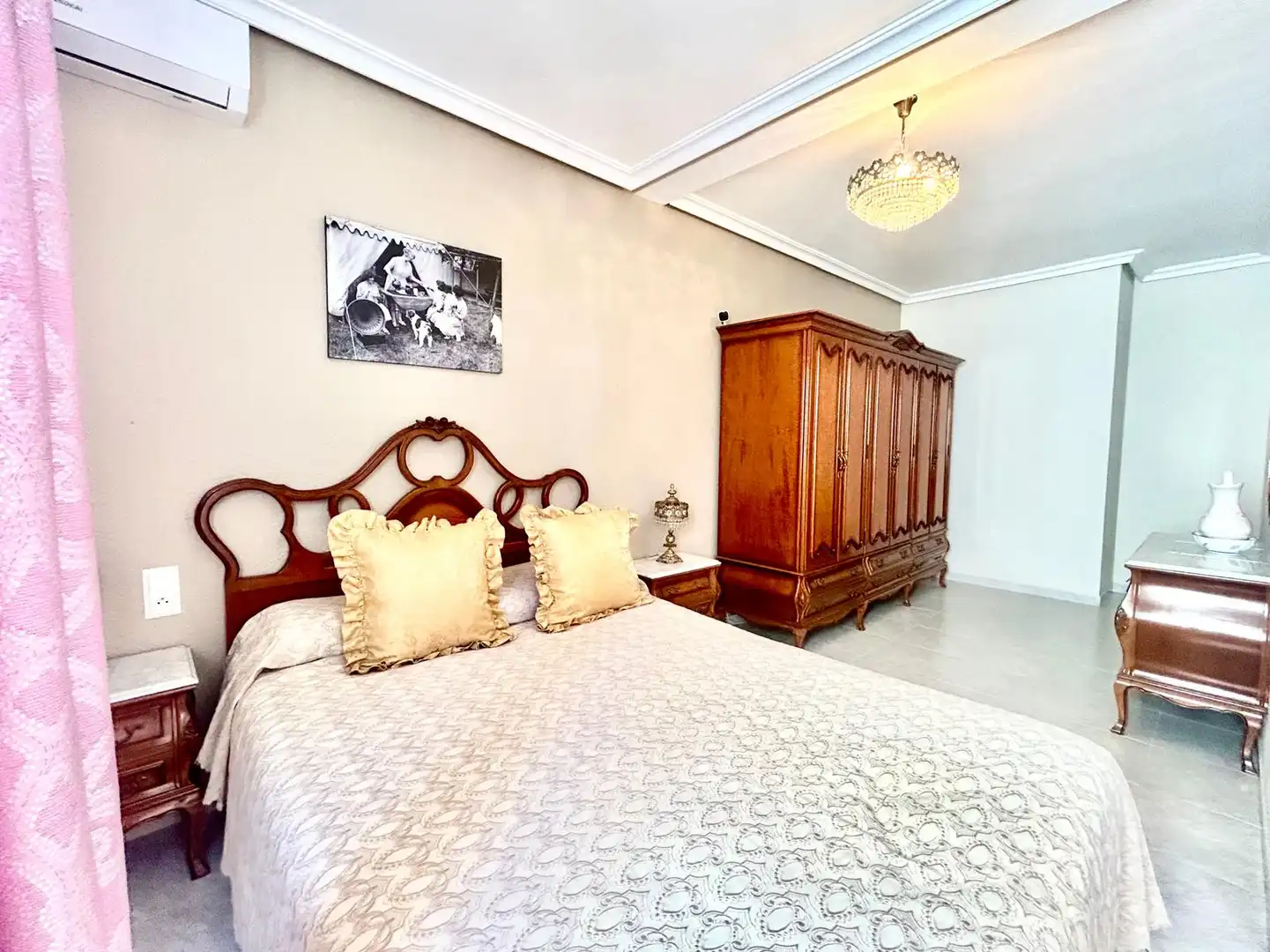 Habitación de Casa adosada en venta en Roquetas de Mar con Aire acondicionado, Calefacción y Jardín privado