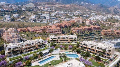 Foto 2 de Apartamento en venta en Benatalaya, Estepona