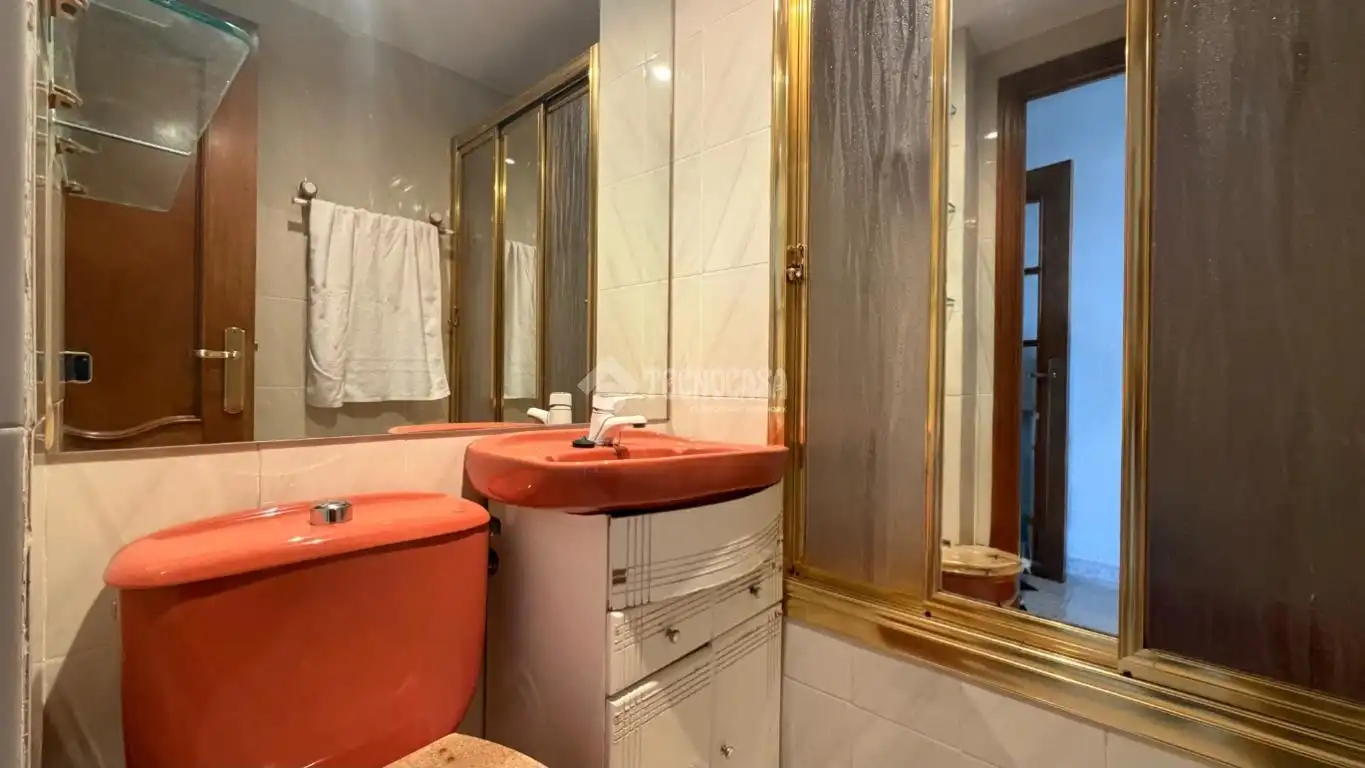 Baño de Piso en venta en Madrid con Calefacción y Terraza