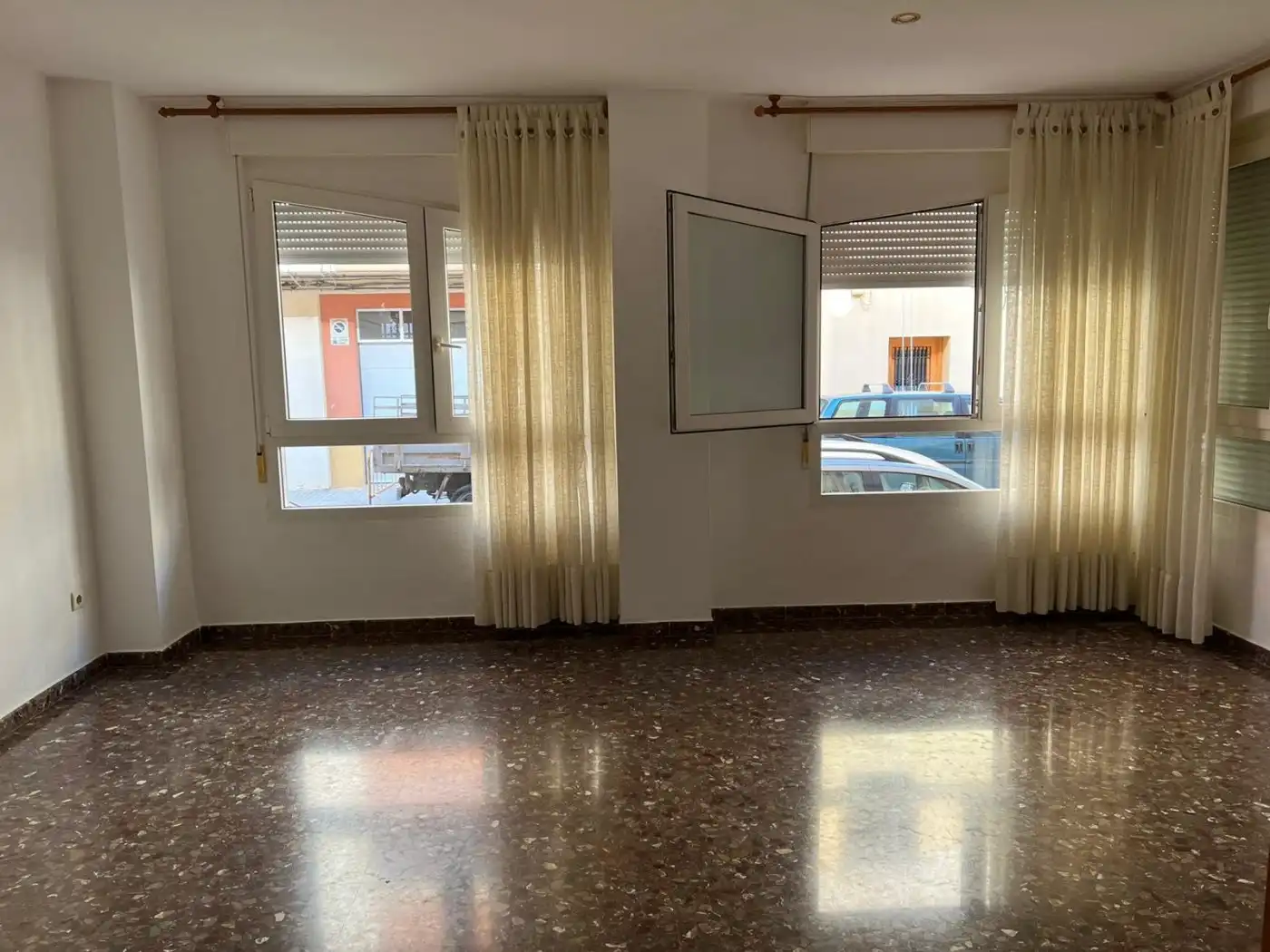 Außenansicht von Wohnung zur Miete in Ontinyent mit Klimaanlage und Abstellraum
